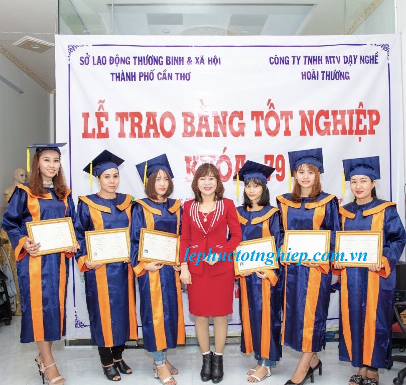 trang phuc tot nghiep gia re